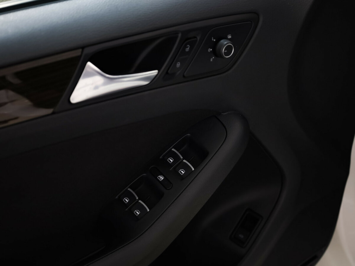 Купить Volkswagen Jetta с пробегом. Фото: #10