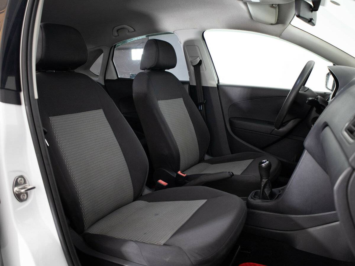 Купить Volkswagen Polo с пробегом. Фото: #10