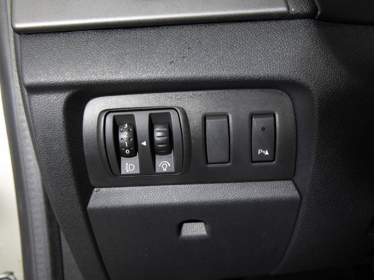 Купить Renault Fluence с пробегом. Фото: #10