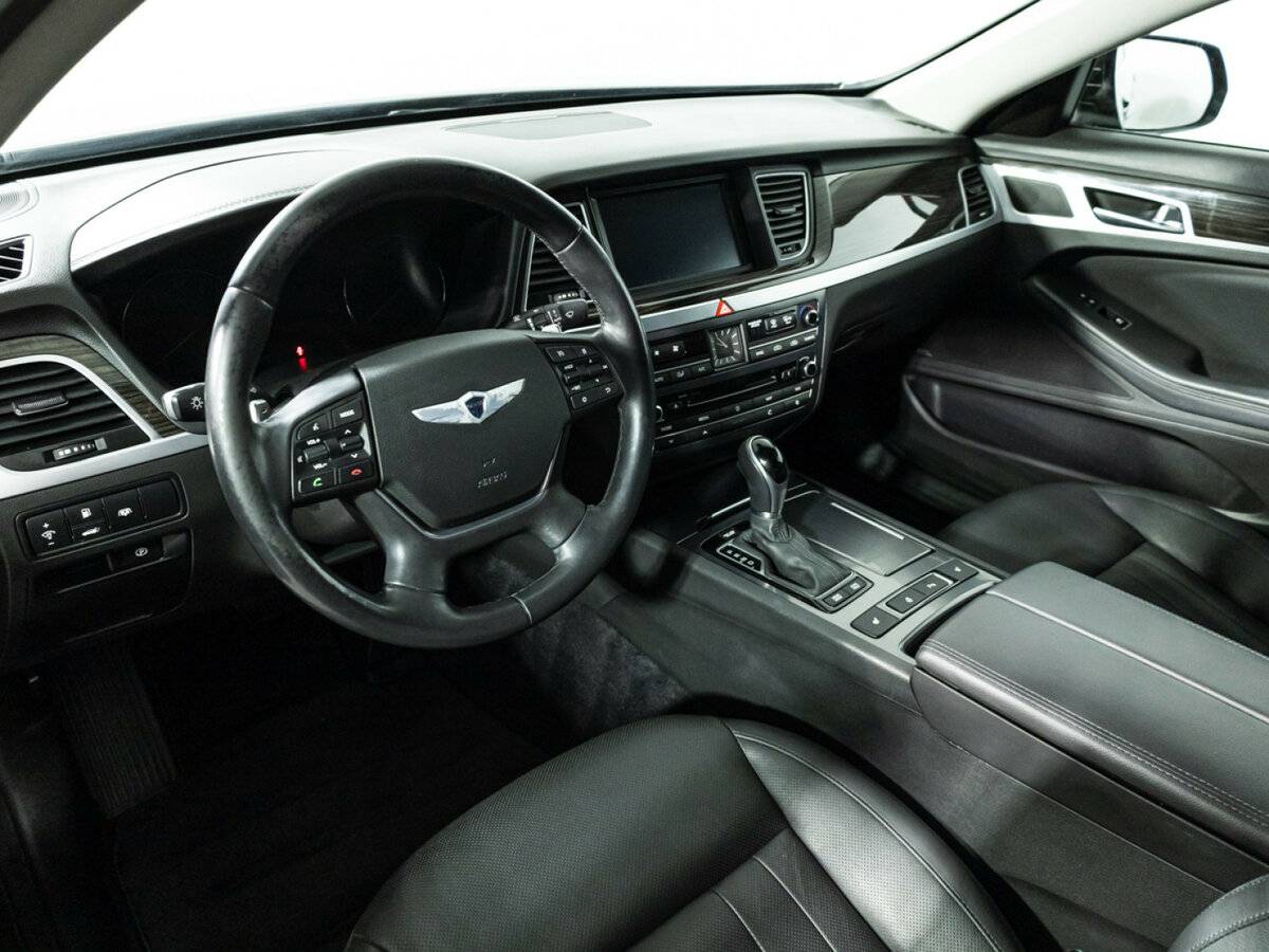 Купить Hyundai Genesis с пробегом. Фото: #10