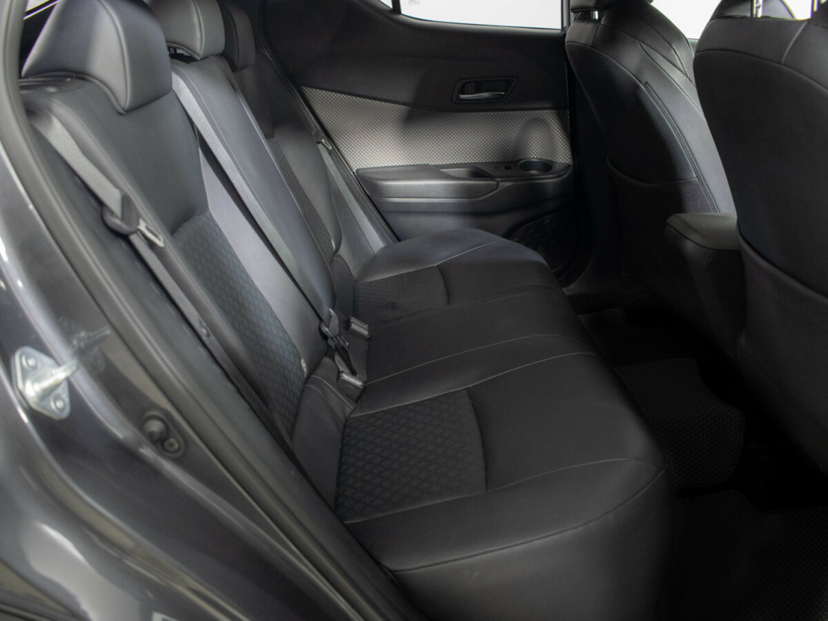 Купить Toyota C-HR с пробегом. Фото: #9