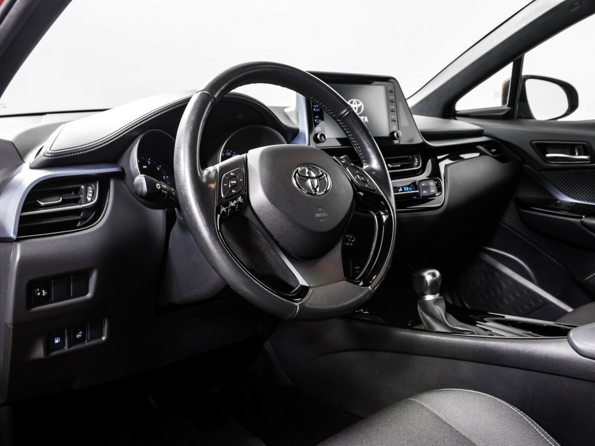 Купить Toyota C-HR с пробегом. Фото: #11
