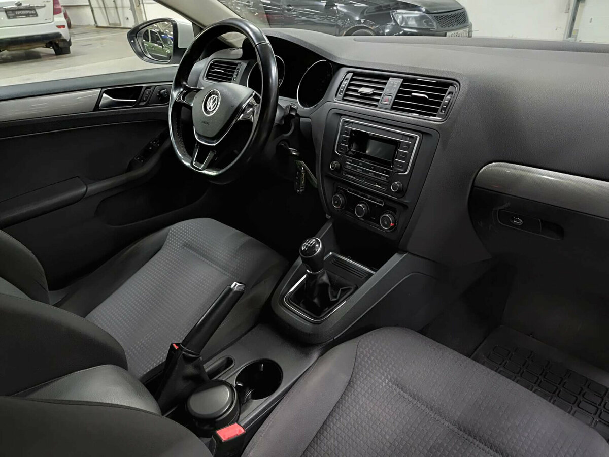 Купить Volkswagen Jetta с пробегом. Фото: #10