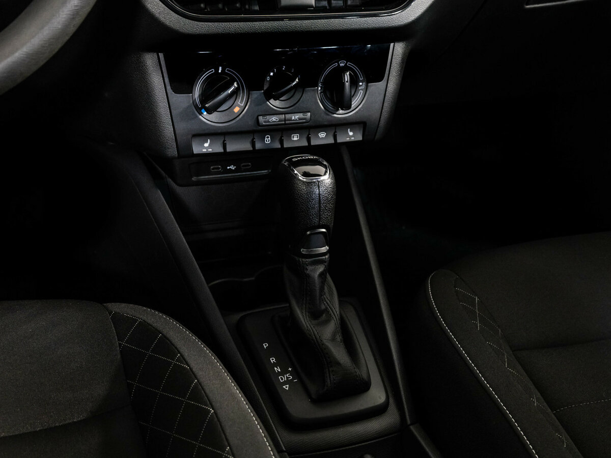 Купить Skoda Rapid с пробегом. Фото: #9