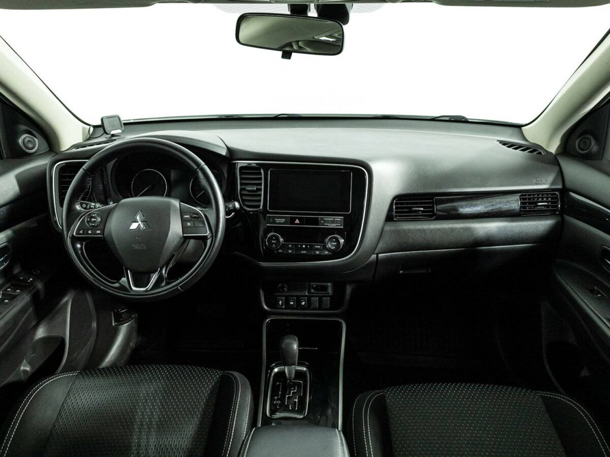 Купить Mitsubishi Outlander с пробегом. Фото: #10