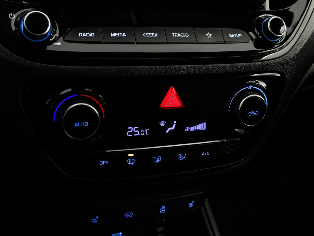 Купить Hyundai Solaris с пробегом. Фото: #12