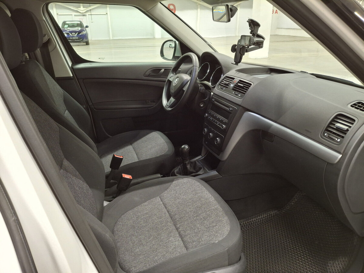 Купить Skoda Yeti с пробегом. Фото: #9