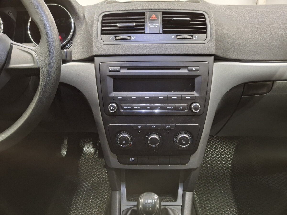 Купить Skoda Yeti с пробегом. Фото: #13