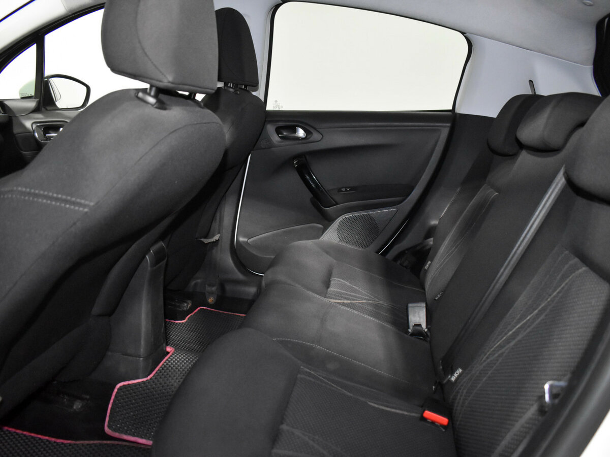 Купить Peugeot 208 с пробегом. Фото: #10