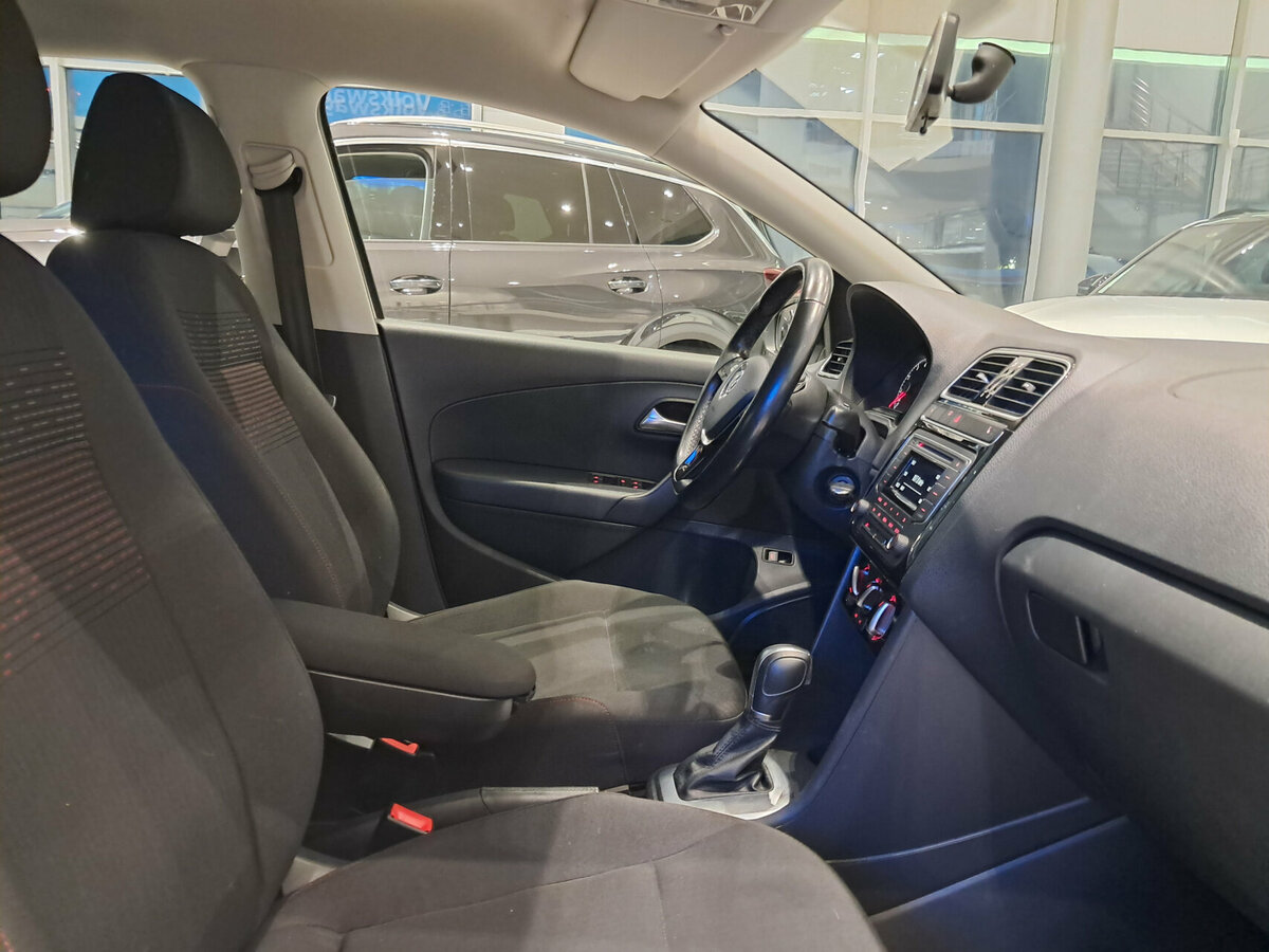 Купить Volkswagen Polo с пробегом. Фото: #10