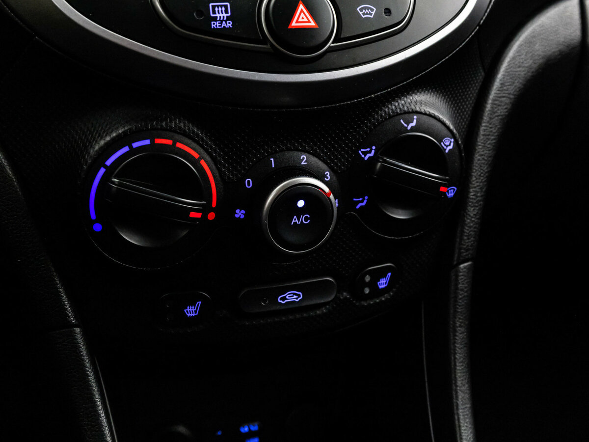 Купить Hyundai Solaris с пробегом. Фото: #11