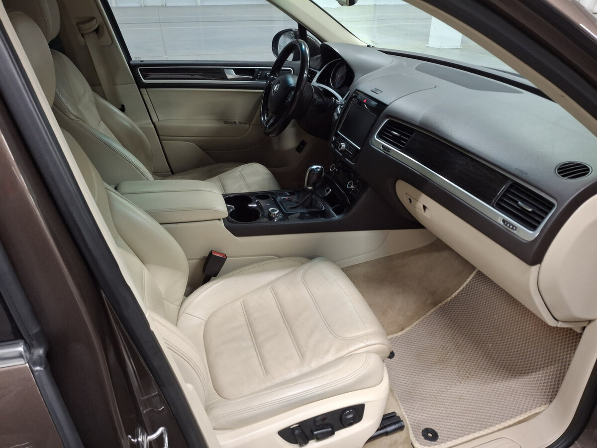 Купить Volkswagen Touareg с пробегом. Фото: #10