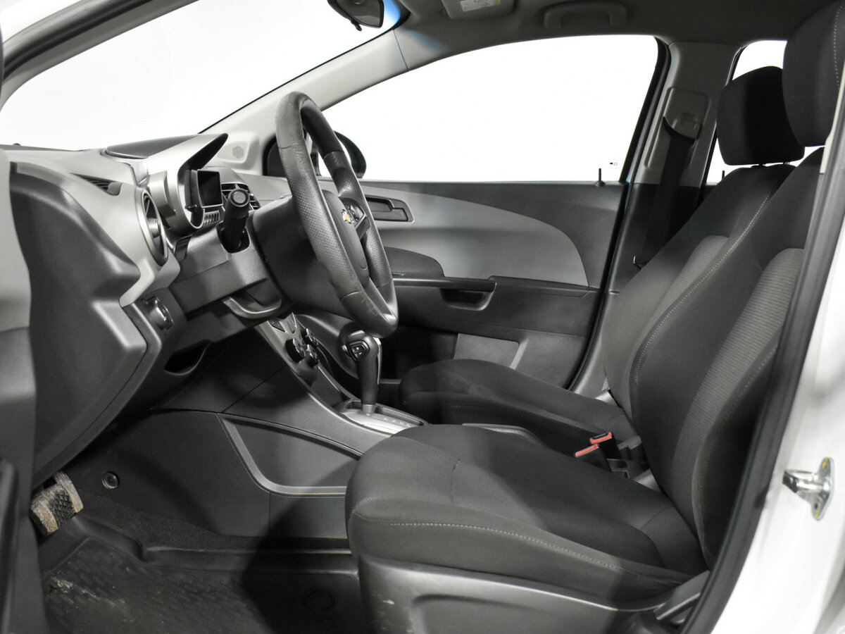 Купить Chevrolet Aveo с пробегом. Фото: #9